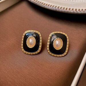 Chic Gold and Black Earrings with Pearl Center